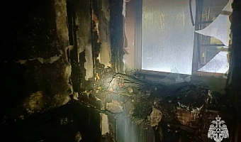 Десять человек эвакуировали спасатели из-за пожара в жилом доме на улице Энгельса в Туле