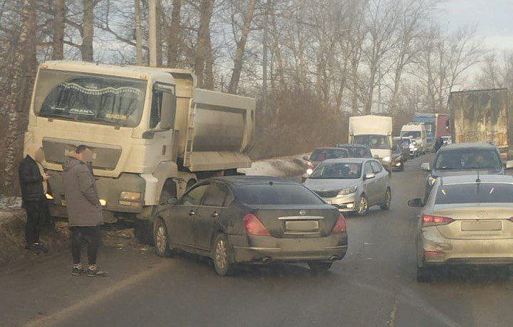 На Алексинском шоссе Тулы перекрыто движение из-за ДТП