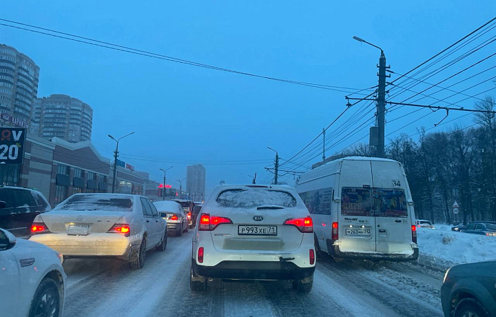 Тула встала утром в девятибалльных пробках