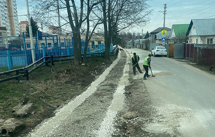 В 1-м Волоховском проезде в Туле обустраивают тротуар