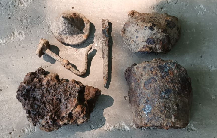 В усадьбе Нарышкиных в Заокском районе археологи нашли фрагменты печных изразцов XVIII века