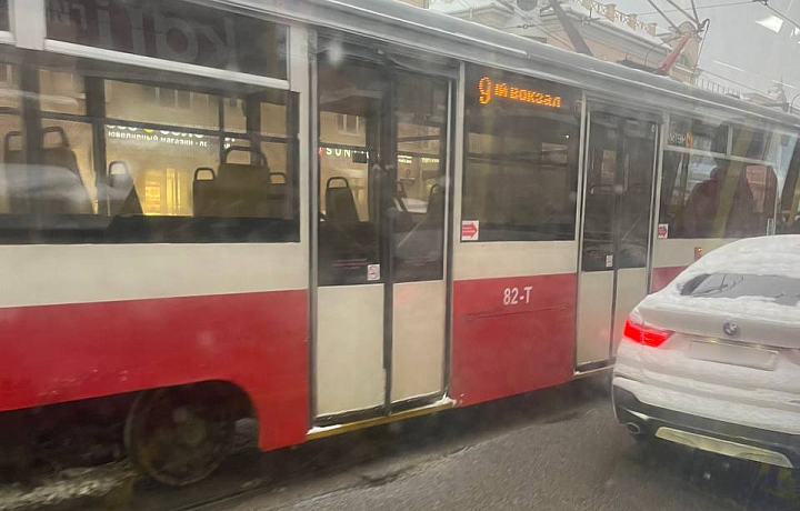 В Туле на улице Советской трамвай сошел с рельсов