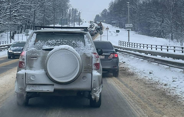 Щекинское шоссе и проспект Ленина встали в огромной пробке