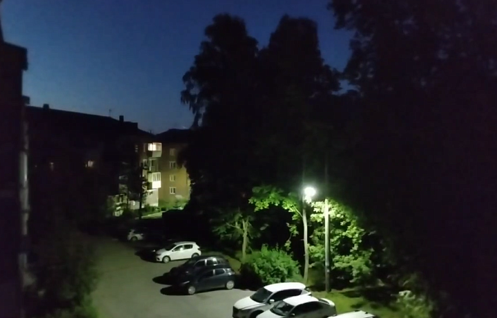 Жители улицы Костычева Привокзального округа Тулы пожаловались на часто мерцающий фонарь