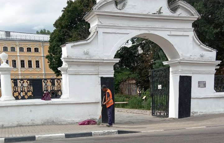 На десятках тульских улиц провели уборку 10 августа