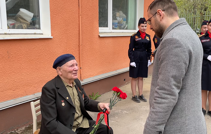 В Туле стартовала акция «Парад у дома Ветерана» В Туле стартовала акция «Парад у дома Ветерана»