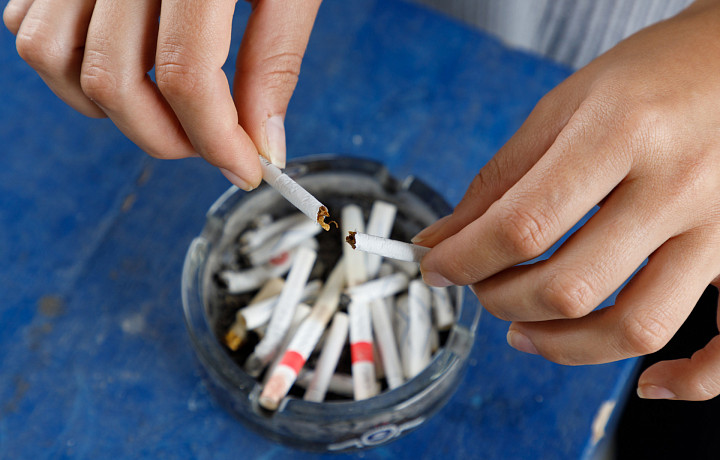 «Последствия для организма такие же, как и от активного»: нарколог объяснила, как пассивное курение вредит здоровью