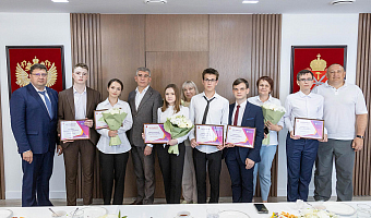 Дмитрий Миляев встретился с тульскими выпускниками, получившими 300 и 200 баллов на ЕГЭ
