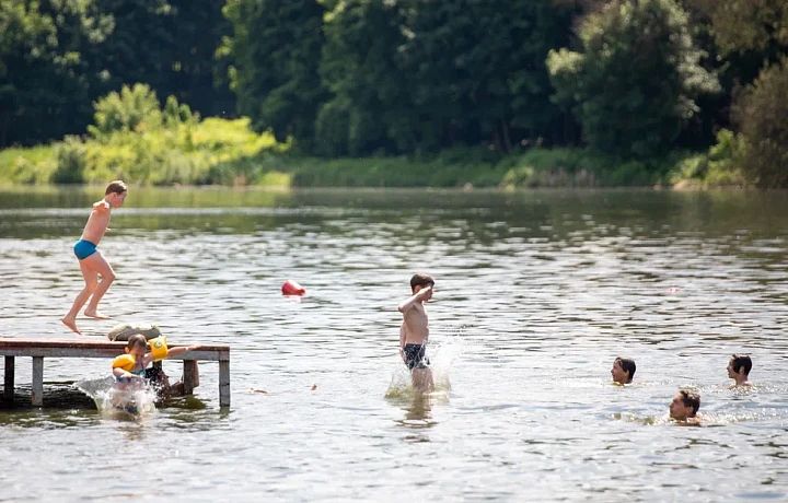Отправляемся купаться с ребенком: тульский врач рассказала, как подготовить детей к воде