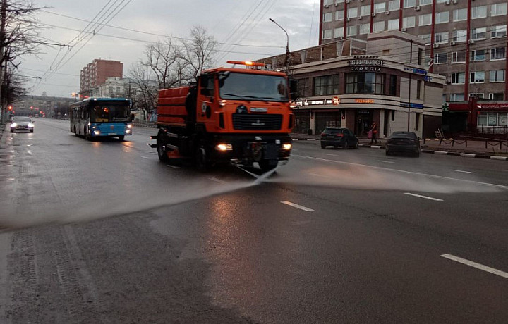В Туле 4 апреля продолжилась уборка городских улиц