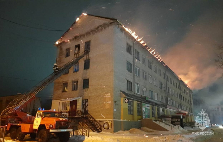 На ликвидацию открытого горения при пожаре в Ясногорске потребовалось более двух часов