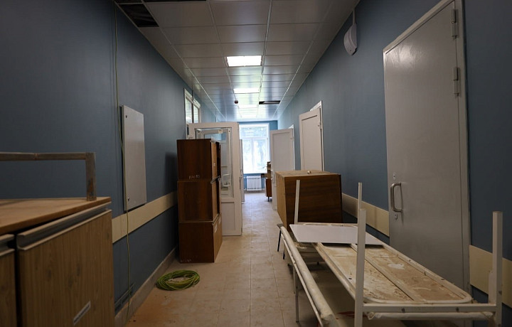 В Новомосковске продолжают ремонтировать поликлинику в Сокольниках