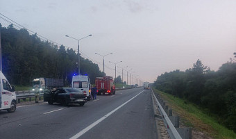 Два человека пострадали в ДТП с фурой и легковушкой на трассе в Заокском районе