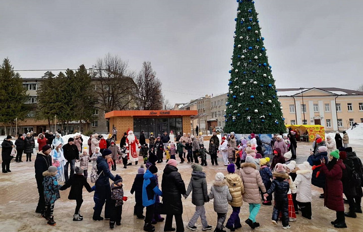 ﻿В тульских благоустроенных скверах и парках проводят новогодние мероприятия