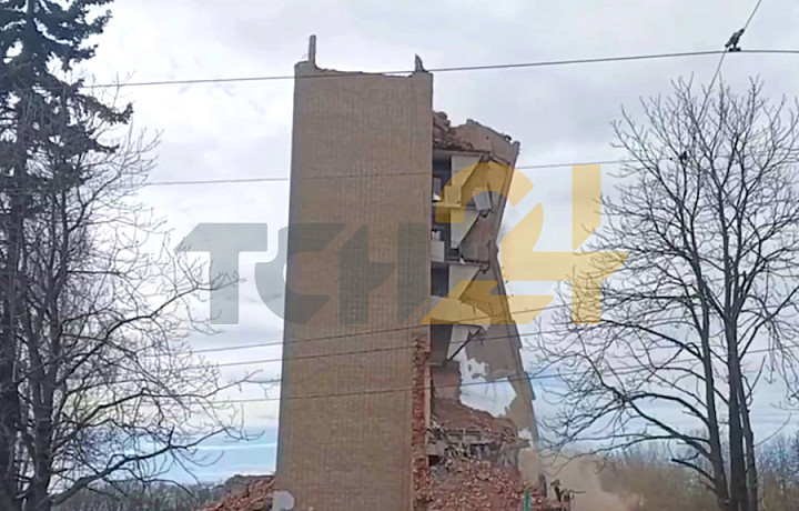 На видео попал момент падения «остатков» здания бывшей «Типографии» в Туле