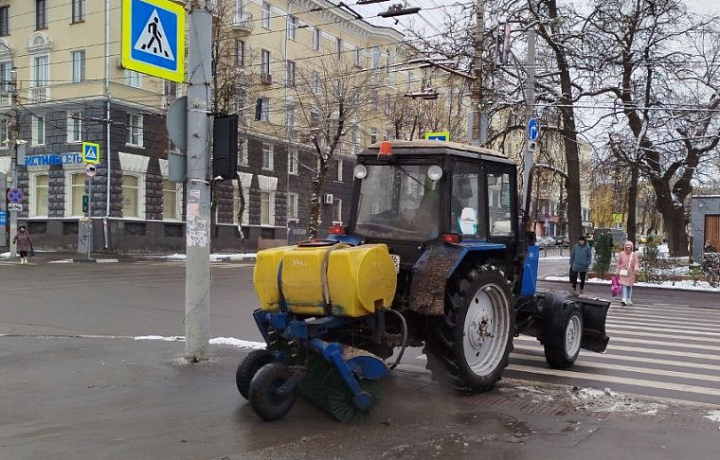 В Туле 6 ноября продолжилась уборка городских улиц