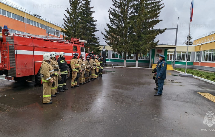 Тульские спасатели провели учения в Арсеньевской общеобразовательной школе