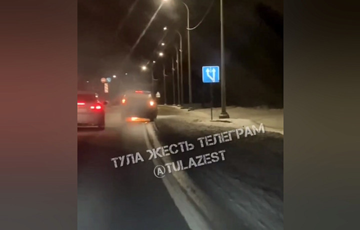 На трассе под Тулой пьяный водитель BMW не заметил пожара в своей машине