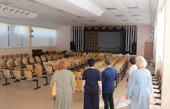 В Новомосковске началась приемка школ к новому учебному году