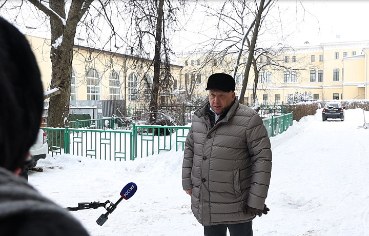 Глава Центрального округа Тулы – сотруднице УК об уборке двора: Здесь посыпали для вида, знали, что Шестаков приедет