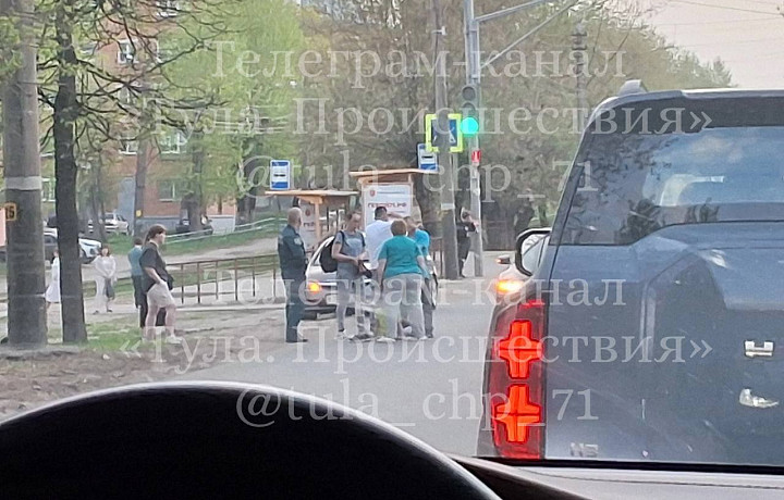 Мальчика сбила машина в микрорайоне Глушанки в Туле: момент попал на видео Мальчика сбила машина в микрорайоне Глушанки в Туле: момент попал на видео