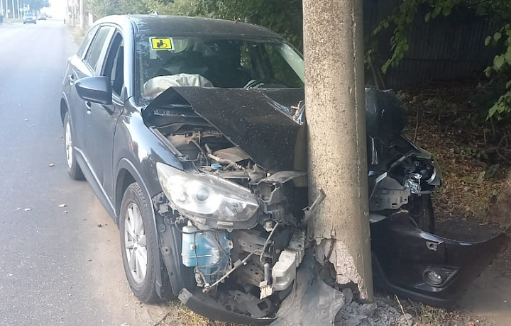 Пенсионер за рулем Mazda не справился с управлением и врезался в столб в Куркинском районе