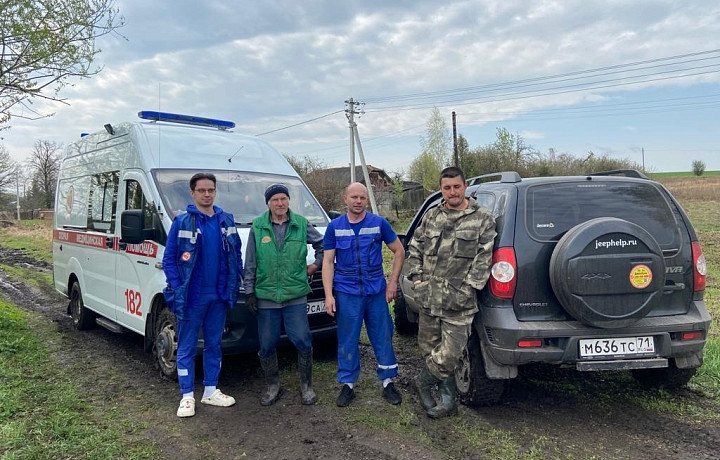 В Тульской области скорая помощь застряла в грязи