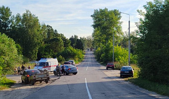 В Суворовском районе мотоциклист без прав устроил ДТП с двумя пострадавшими