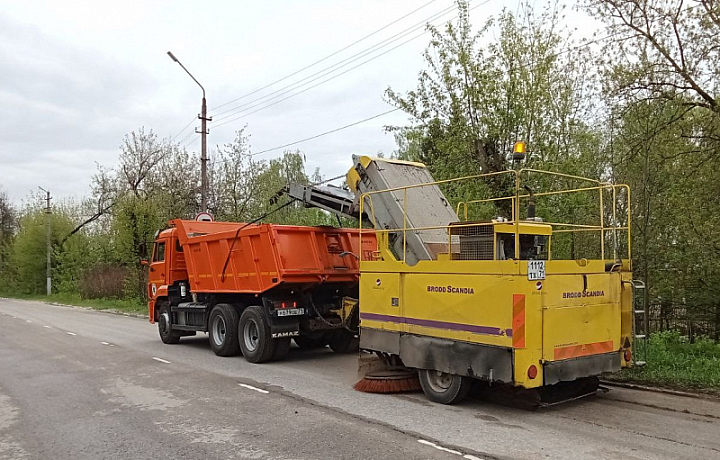 В Туле 2 мая покрасят бордюры, уберут дороги и тротуары