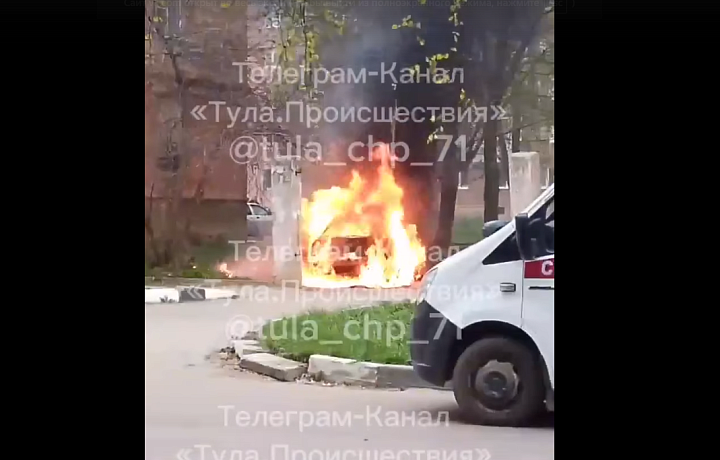 В Щекине на улице Победы загорелся автомобиль