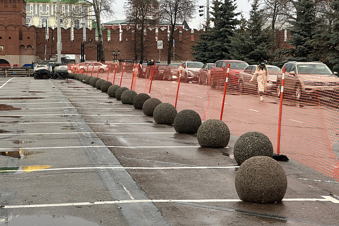 В Туле на площади Ленина начался монтаж Губернского катка