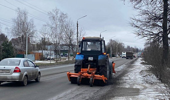 ﻿На улицах Тулы 17 января продолжается уборка дорог и тротуаров