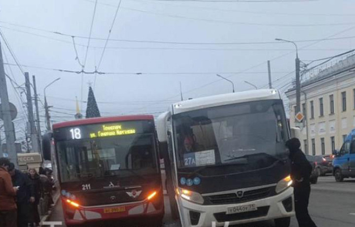 В Туле столкнулись два автобуса