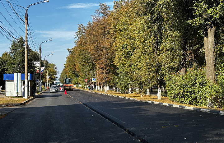 В Новомосковске продолжается ремонт дороги на улице Московской