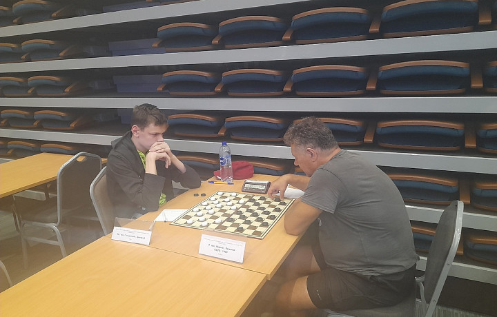 Тульский шашист одержал победу на турнире в Минске