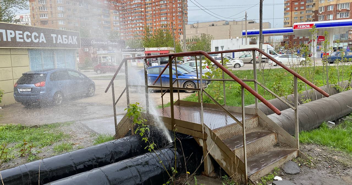 Прорвало трубу на ленинском проспекте