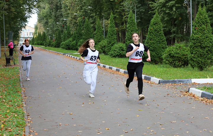 В Городском парке Новомосковска прошла легкоатлетическая эстафета