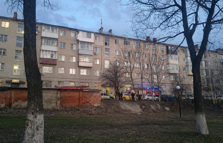 В Ефремове утром 7 апреля горел многоквартирный дом