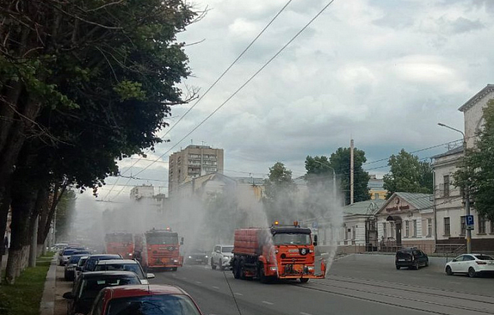 В Туле за последние сутки с улиц вывезли порядка 15 кубометров смета