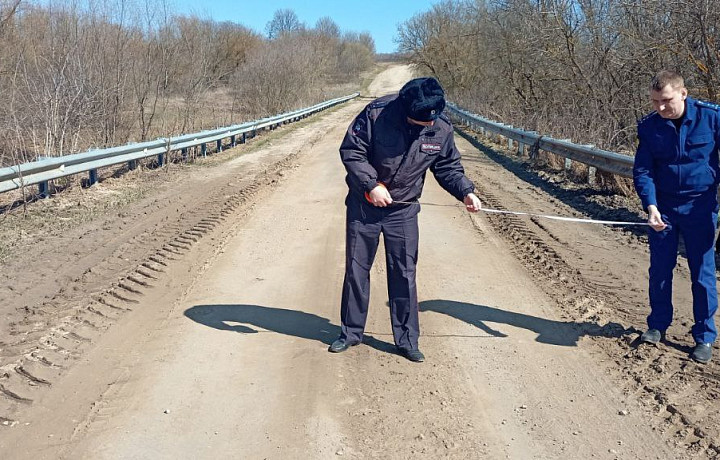 Нарушения на дорогах: прокуратура Каменского района выявила проблемы с мостовыми сооружениями