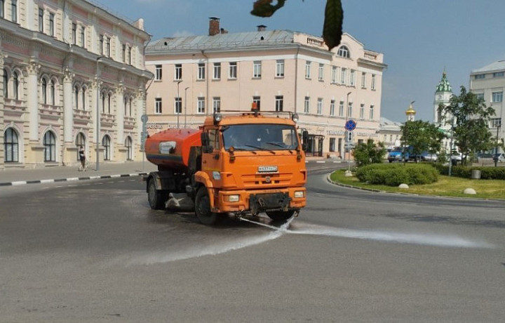 В Туле 3 июня продолжается уборка городских улиц