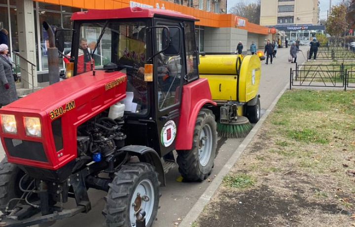 В Туле 29 октября продолжается уборка дорог и тротуаров