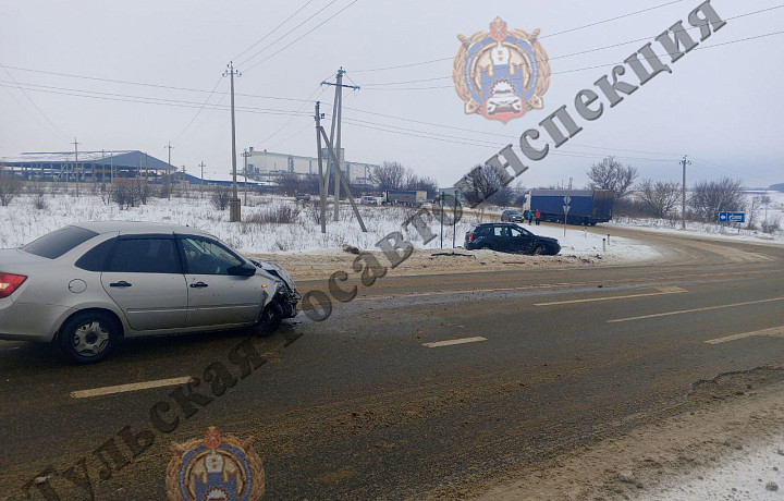 Водитель Lada попал в больницу после ДТП с иномаркой на трассе М-4 в Ефремове