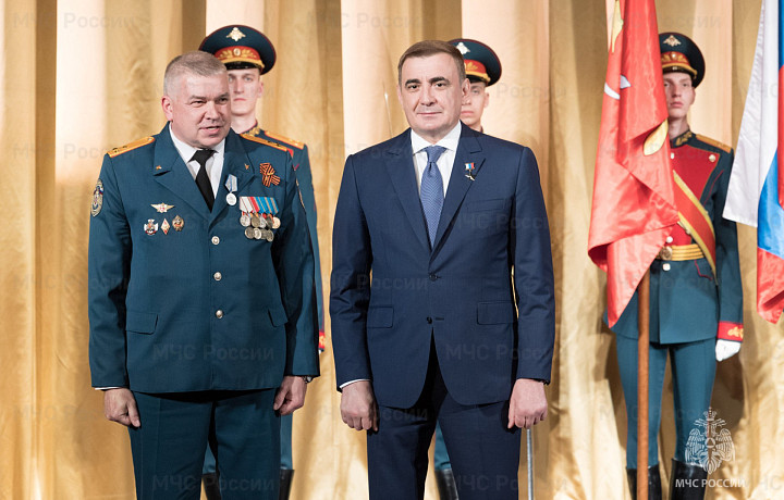 Заместитель начальника тульского МЧС получил медаль «За отвагу» от губернатора Дюмина