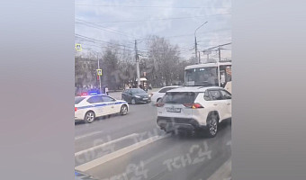 Проспект Ленина в Туле встал в серьезной пробке вечером 17 апреля
