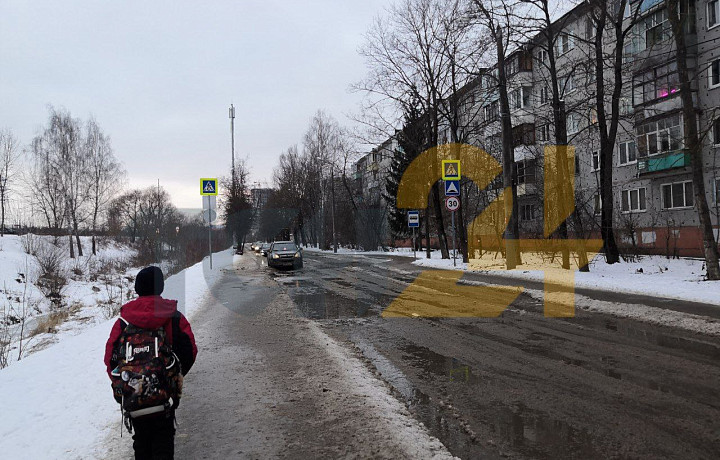 В Туле затопило улицу Новомосковскую В Туле затопило улицу Новомосковскую