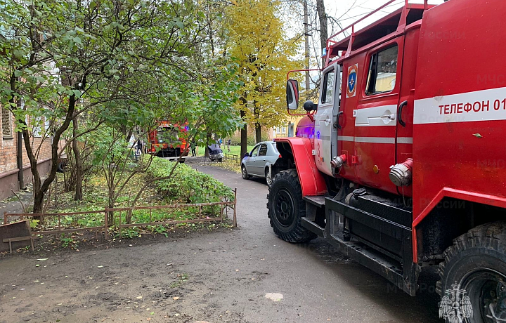 Из пожара в жилом доме на улице Кутузова в Туле эвакуировали троих человек