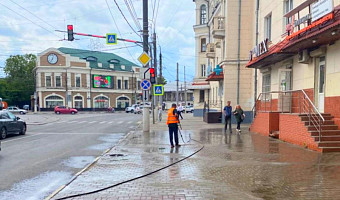 В Туле 24 июля продолжается уборка дорог и тротуаров