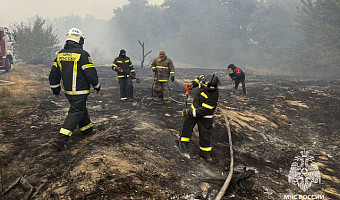 Тульские спасатели отстояли от огня село Макарово в ЛНР