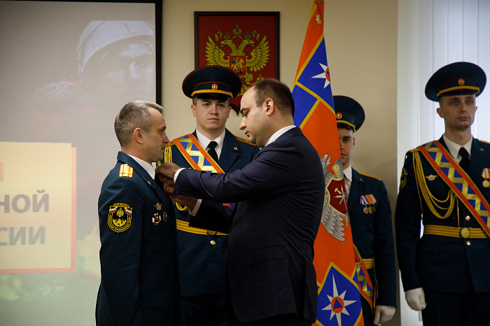 Глава тульского МЧС поздравил спасателей с Днем пожарной охраны